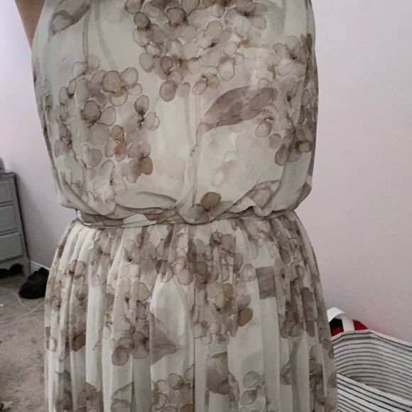 Beautiful floral maxi gown - Picture 4 of 5